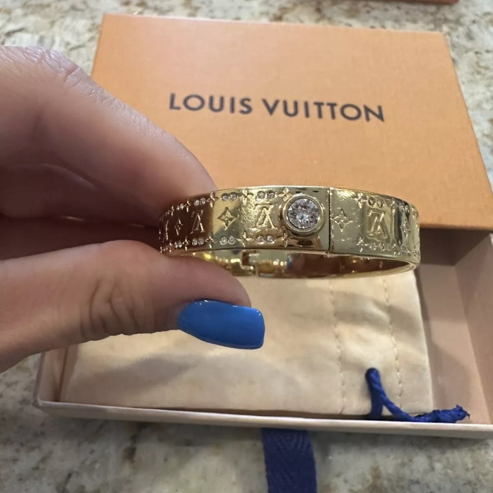 Louis Vuitton Nanogram Bangle. Used. In good condition. dust-bag & box included - Picture 7 of 8